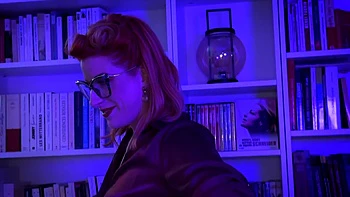 Emma knows how to relax... - Jacquie et Michel TV