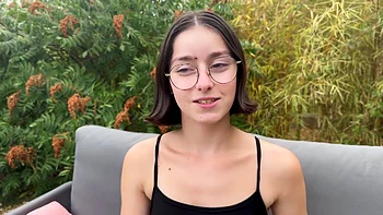 Kim and Kate, two different temperaments ... - Jacquie et Michel TV