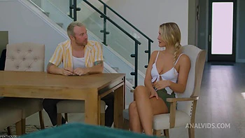 Babysitter Savvy Suxxx Does Dads