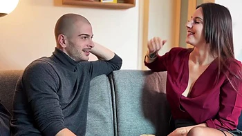 Alba sets out to conquer the doctor - Jacquie et Michel TV