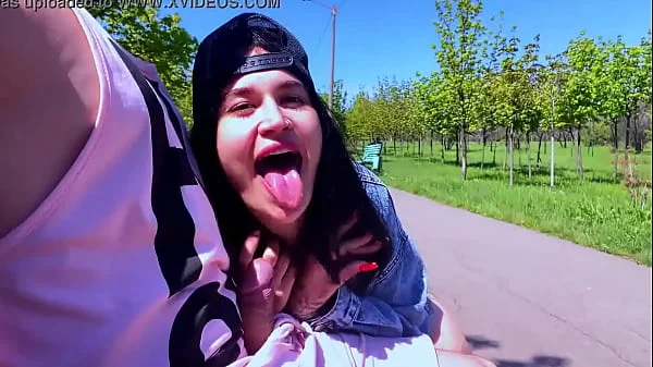 Blowjob challenge in public to a stranger, the guy thought it was prank