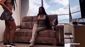 Yenifer Chacon - Personal Trainer Makes A House Call