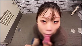 A Night Walk While Putting A Remote Control Vibrator On My Japanese Girlfriend My First Toilet Sex