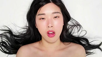 ADULT TIME - Aidra Fox Seduces Bestie Kenna James For ROMANTIC LESBIAN FUCK! GERMAN SUBTITLES