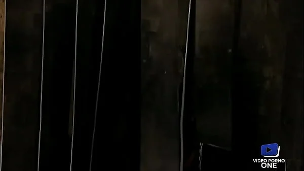 Jolie asiatique et son sosie se font baiser l'une après l'autre