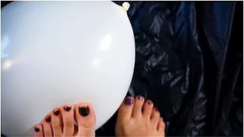 Dominatrix Mara - Miss Mara Sing Happy Birthday To You With Her Feet