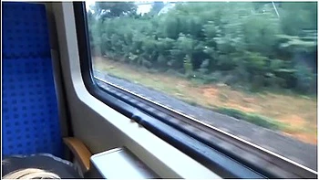 Meine Freundin Macht Ihren Ersten Spermawalk Mitten Im Zug