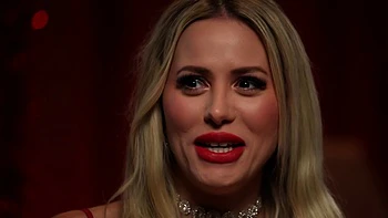 Soraya, 29y, financial advisor and atomic bomb! - Jacquie et Michel TV