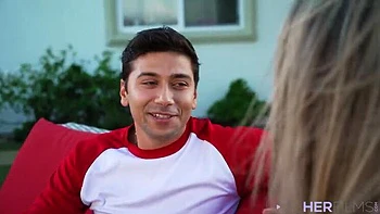 Blonde MILF Gigi Dior Gets Hard Fuck Outdoor By Foot Fetish Guy Max Fills