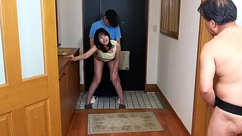 Sakura Misaki Seduces Pizza Boy for Blowjob & Sex Tip in Front of Cuckold Husband - Cheating Wife Creampie