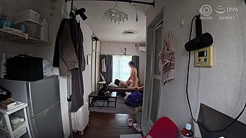 爽やか美女が素人男性と騎乗位ピストンして積極的な手コキフェラ