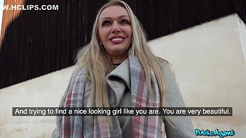 Amber Jaynes Alluring Curves In Outdoor Passion