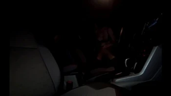 je me tape une pute transexuelle dans la voiture