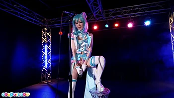 Ria Kurumi - Is Cosplayer And Masturbates Alone With Dildo On A Stage