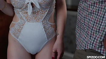 Naughty Bombshell Octavia Red Gives An Enjoyable Pussy Pounding Show