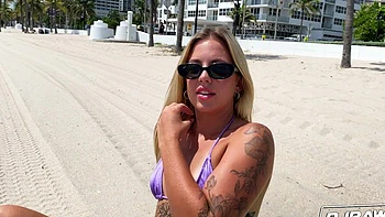 Lola Cheeks' beachy blowjob