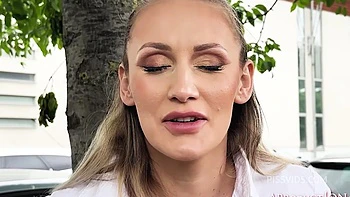 Linda Leclaire Wetting Jeans On The Street