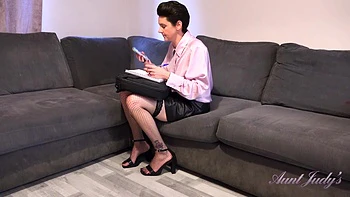 Scarlet Has Some Steamy Hot Phonesex at Her Home Office