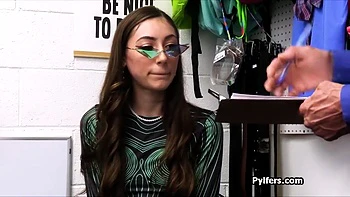 Alien Penis And The Real Thing For Luscious Theif