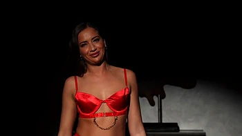 Miss Alice Wild, 25-year-old luminous beauty! - Jacquie et Michel TV