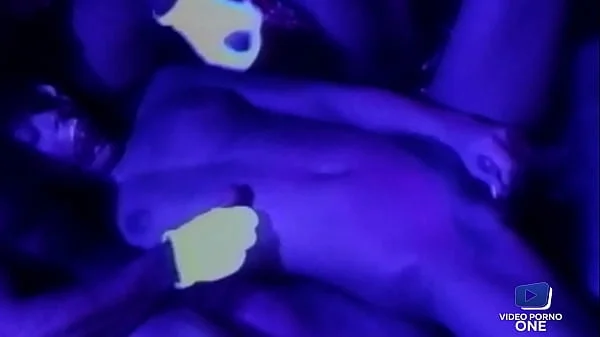 Claudine est une bonne salope qui aime être observé quand elle baise