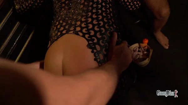 Dick or Treat Toerist milf Creampie Gangbang in Amsterdam