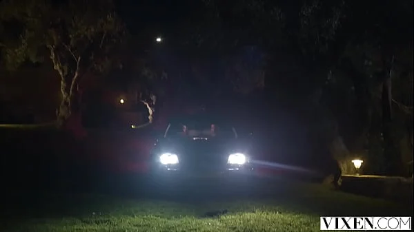 VIXEN Sexy Mary lets her inner exhibitionist out to play