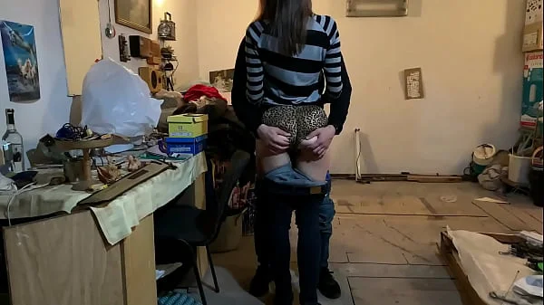 Вызвал проститутку в типичный Русский гараж