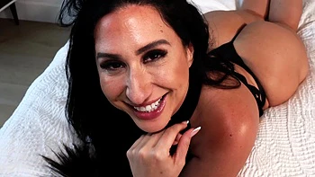 A sizzling solo session with Vanessa