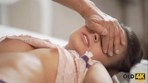 OLD4K. Good-looking babe nicely oral XXX by her old lover on the bed