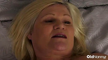 Big Tit Mature MILF Gets Pussy Licked By Blonde Lesbian ft. Liz Rainbow: Porn