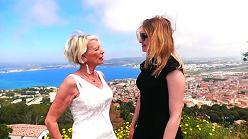 Lily, a shower and to bed! - Jacquie et Michel TV