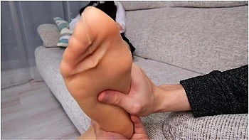仕事て疲れたolの脚をマッサーシこ褒美の足マンコセックス　massaging Horny Girls Feet Cumshot With Her Sole As A Reward