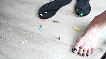 Giantess Steps On Little People