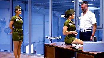 Captain Walker's lustful negotiations - Jacquie et Michel TV