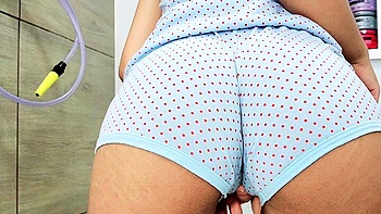 showing her wet camel toe, sharing her pussy in the