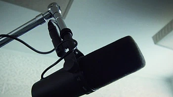 Ebony muse showed her dark pierced pussy