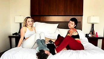 Electra Santiago - Double Domme Sweaty Foot Worship