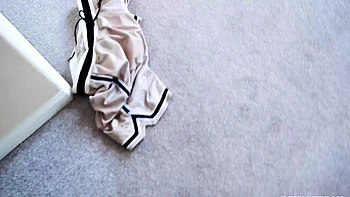 Busty Beauty Scarlett Alexis Expert At Pleasing A Hard Cock