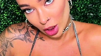 Pretty Bombshell Hayley Davis Is A Real Cock Lover