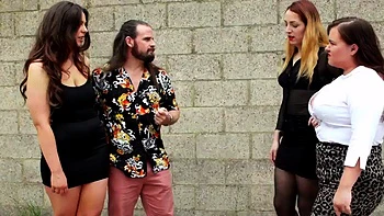 Cumthirsty CFNM babes gives BJ to guy