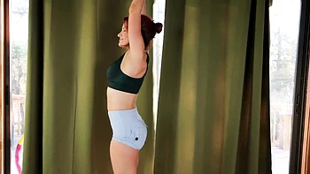 Sexy Curvy Violet Voss Perform Nude Yoga and Masturbation