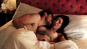 Hot Babe Takes Messy Cumshot