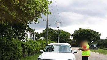 Hot Wife Gets Towed to Pleasure