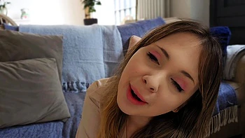 Hot amateur brunette masturbates