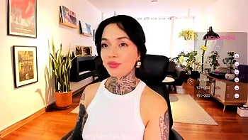 Webcam brunette solo masturbation