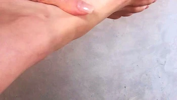 Amateur Foot Fetish Girlfriend Sucks and gives a Footjob