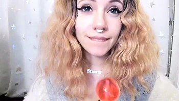 amateur blonde solo webcam