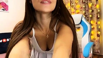 Small titted brunette teen fingering on the bed