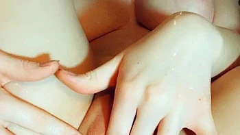 Amateur Close Up Squirting Masturbation